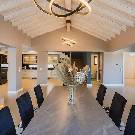 Villa Athina Corfu - 4 Bedrooms *